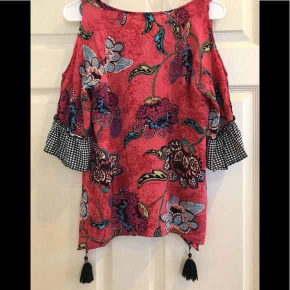 DEMOCRACY cold shoulder tassel top - Picture 4 of 9